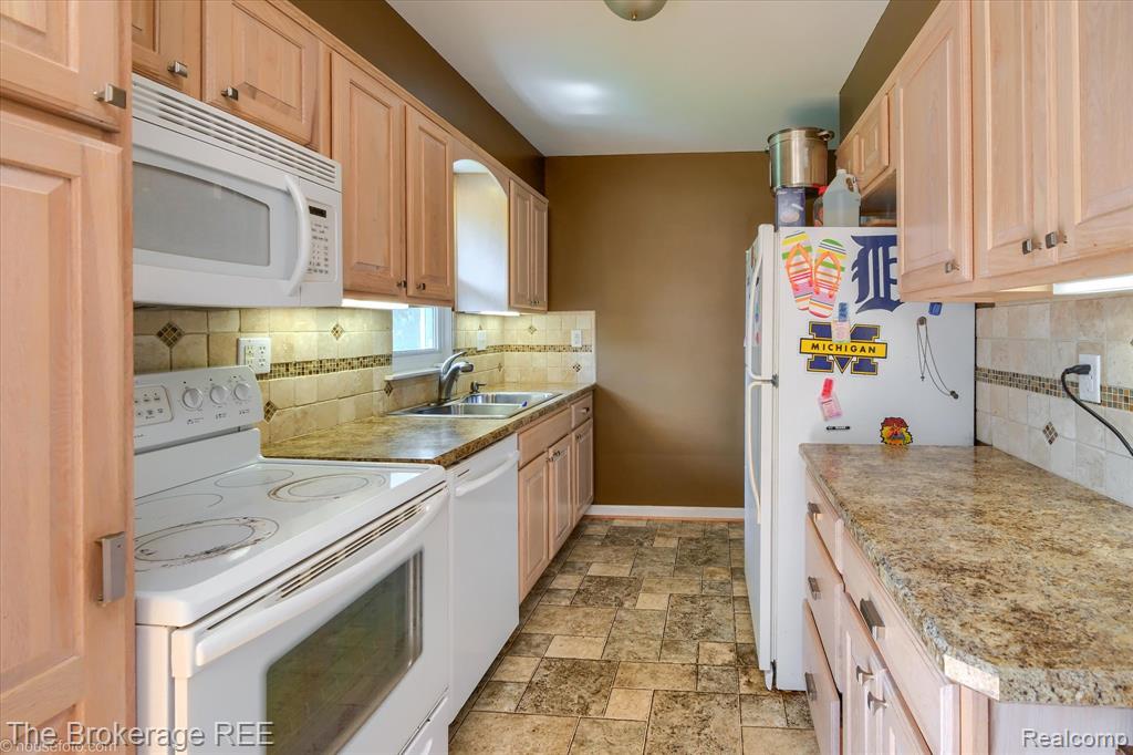 744 W Chelsea Circle, Davison, MI 48423 — Photo 14