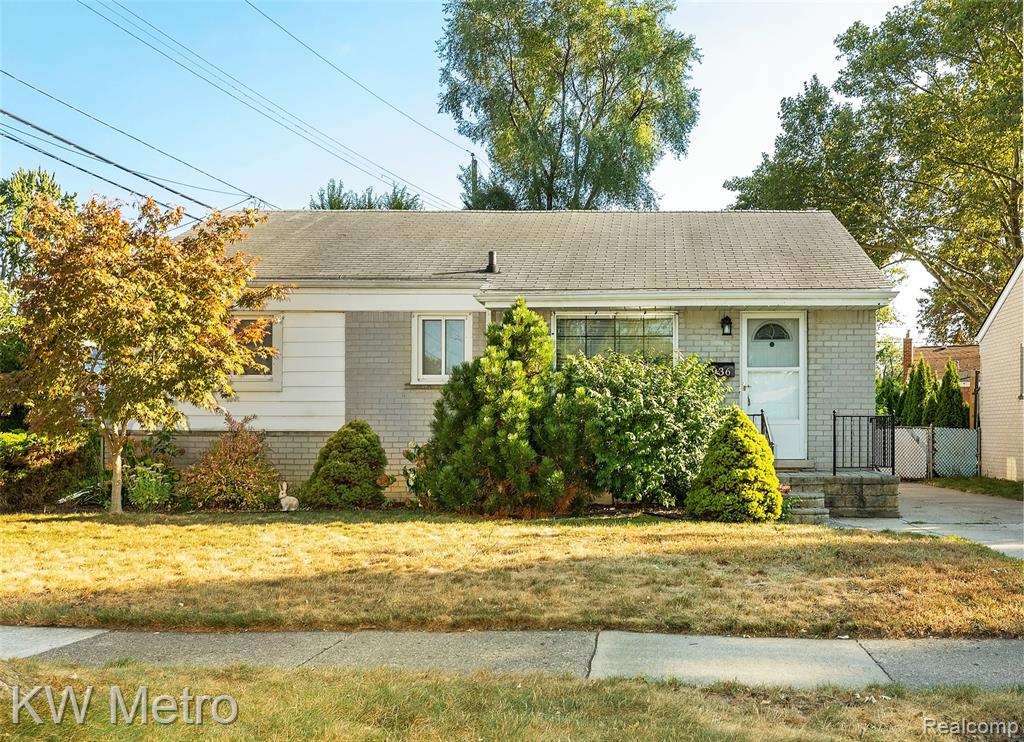 936 E Katherine Avenue, Madison Heights, MI 48071 — Photo 2