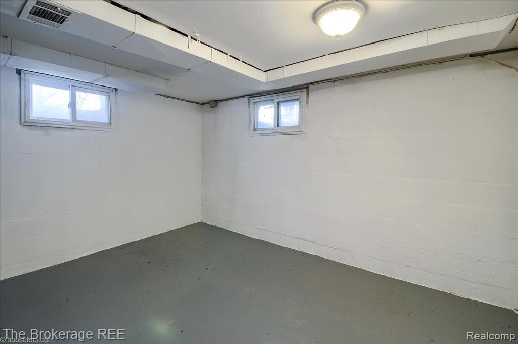705 FRANK Street, Flint, MI 48504 — Photo 32