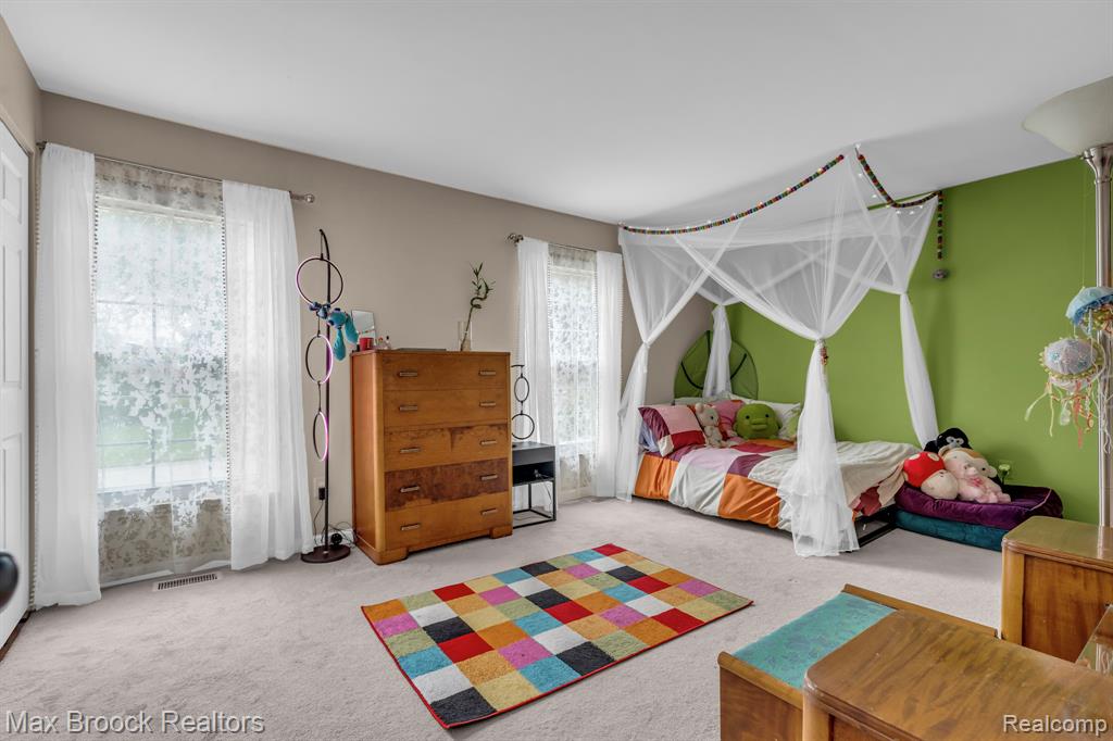 591 S Spinningwheel Lane, Bloomfield Hills, MI 48304 — Photo 19