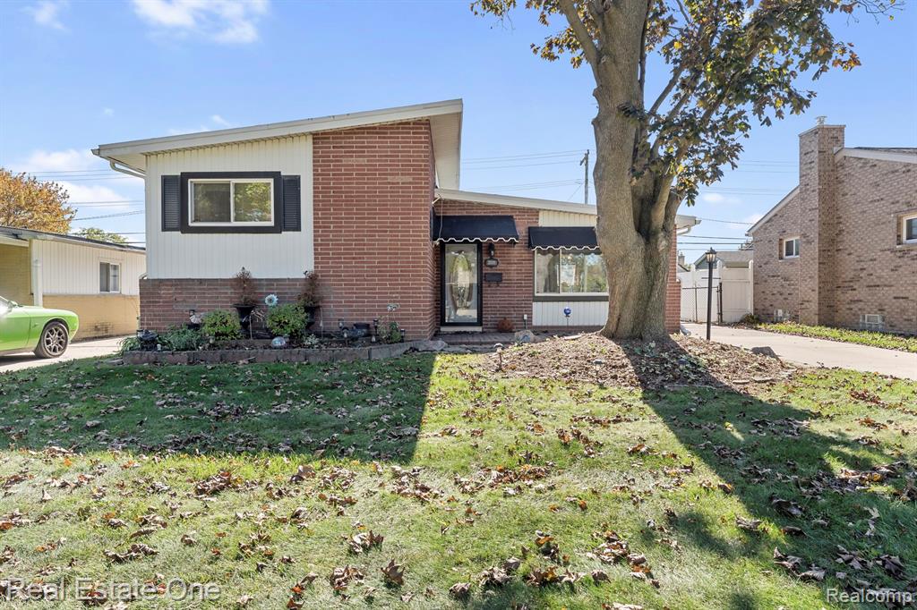 22131 Champaign Street, Taylor, MI 48180