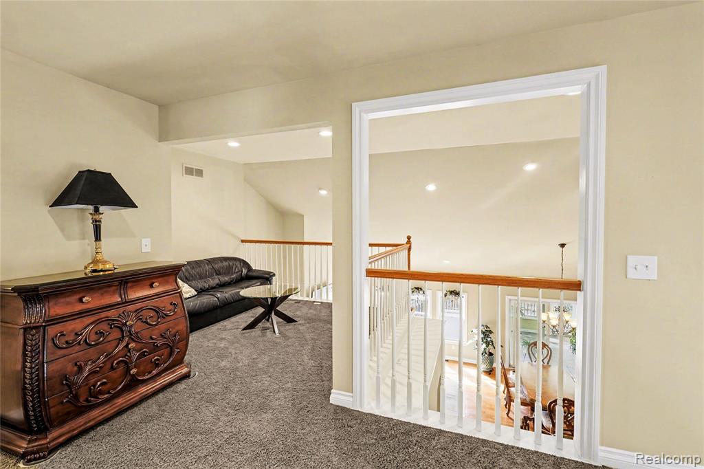 10229 Edgewood Drive, Grand Blanc, MI 48439 — Photo 11
