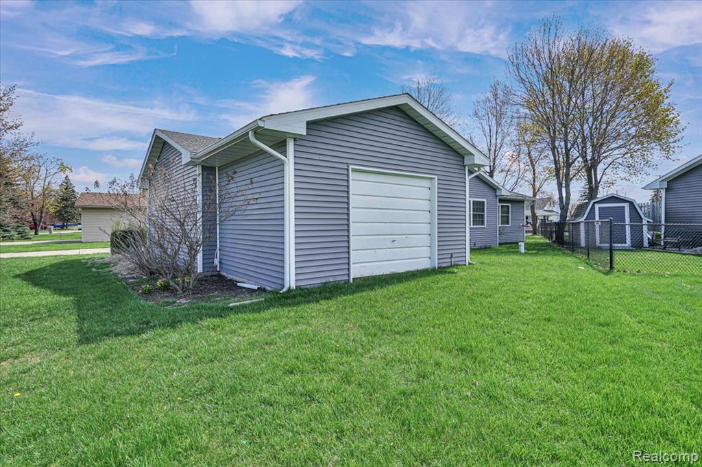 131 Bryan J Drive, Houghton Lake, MI 48629 — Photo 38