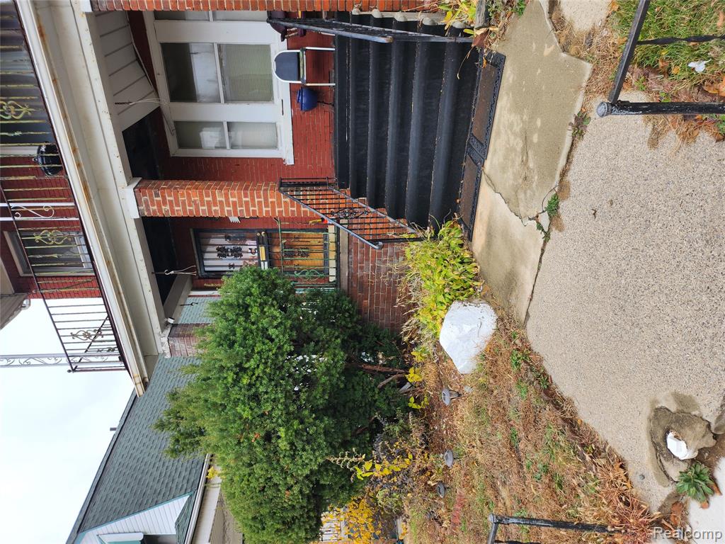585 Owen Street, Detroit, MI 48202 — Photo 32