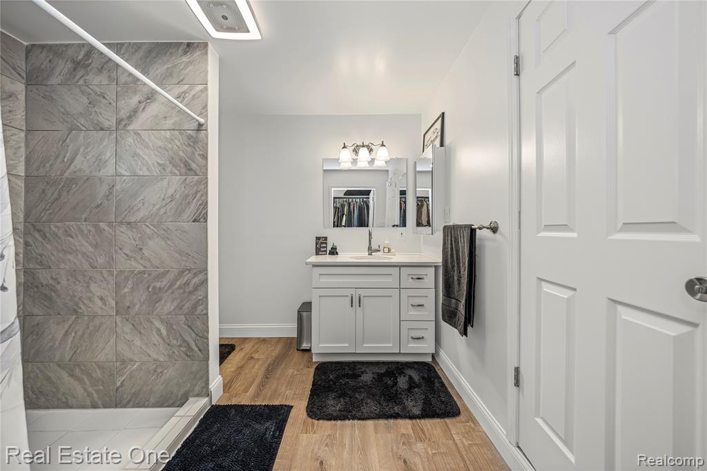 7241 Richardson Road, West Bloomfield, MI 48323 — Photo 17