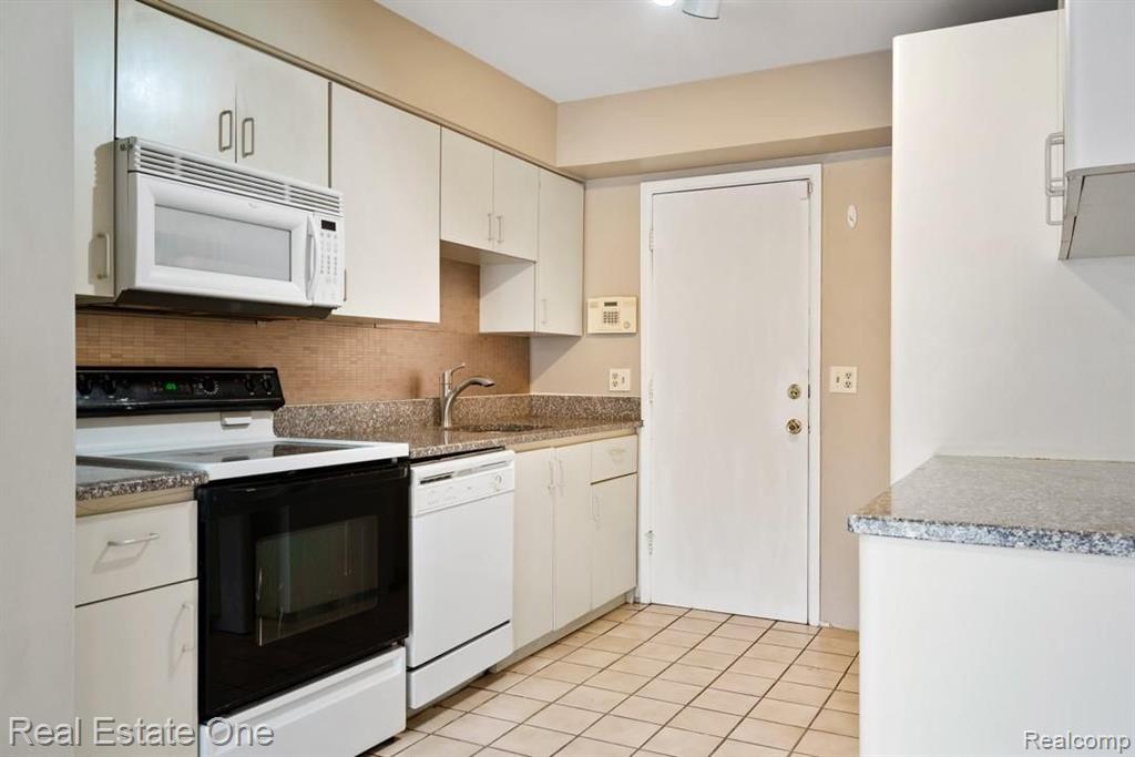5139 BUCKINGHAM, Troy, MI 48098 — Photo 9