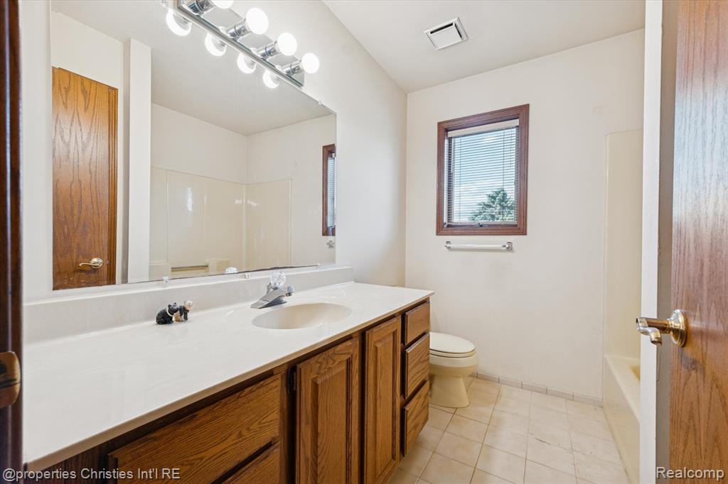 48818 Pebble Lane, Novi, MI — Photo 31