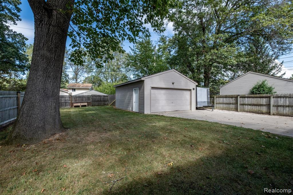 5720 Berkley Drive, Waterford, MI 48327 — Photo 34