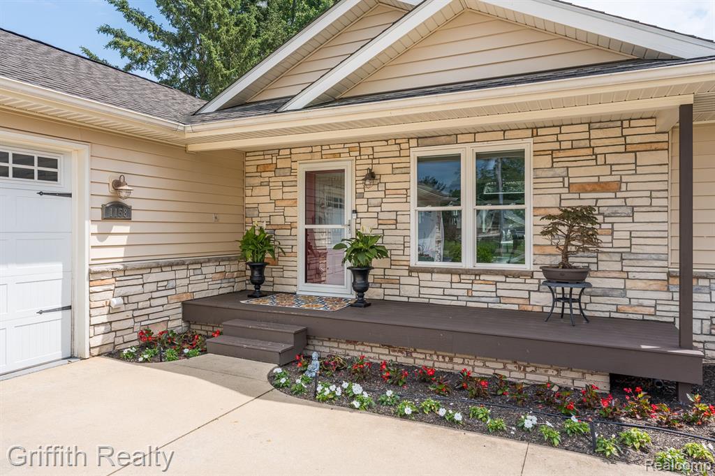 1158 Camelot Drive, Pinckney, MI 48169 — Photo 8