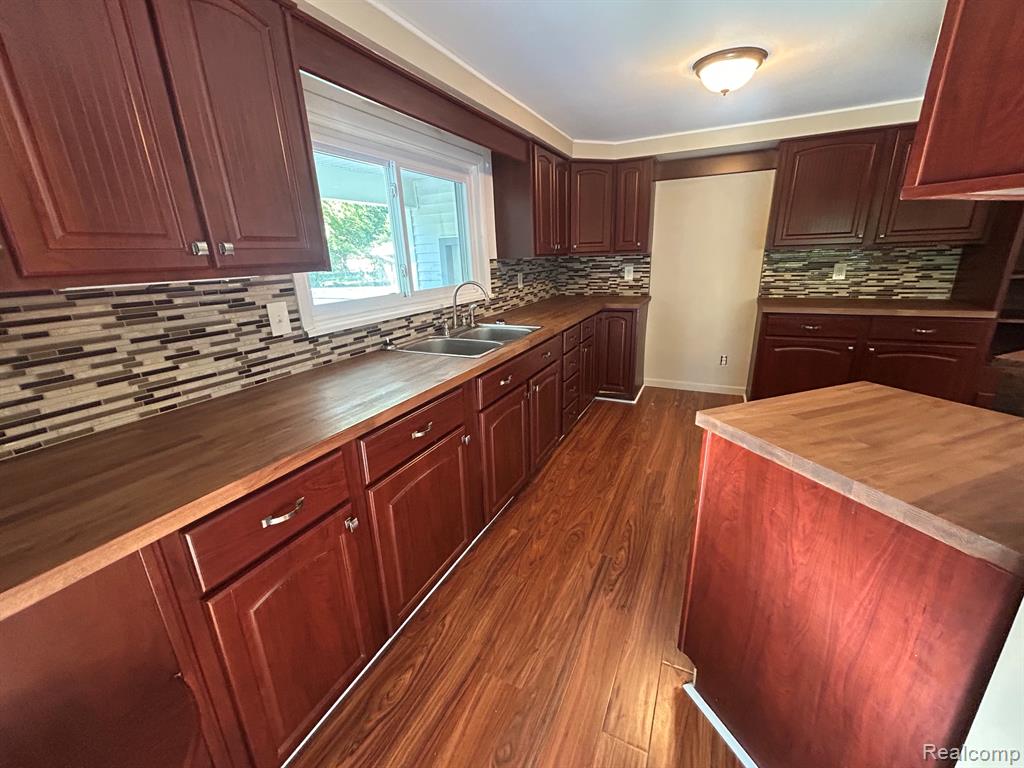 6182 Surrey Lane, Burton, MI 48519 — Photo 24