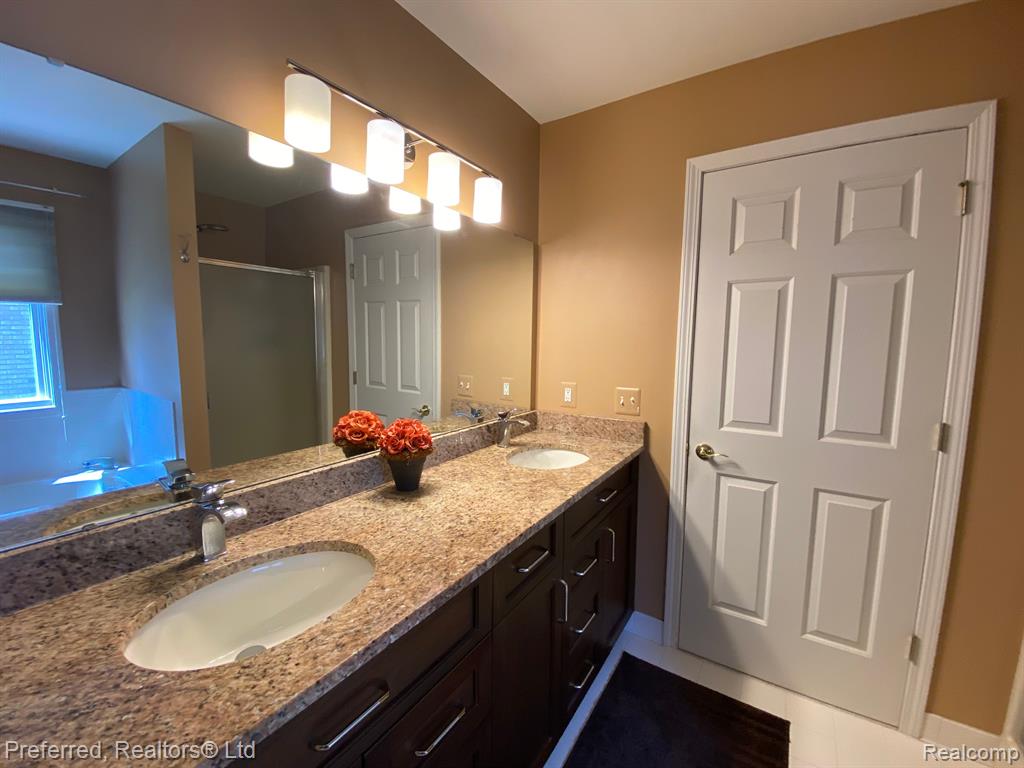 8360 OPAL Drive, Westland, MI — Photo 28
