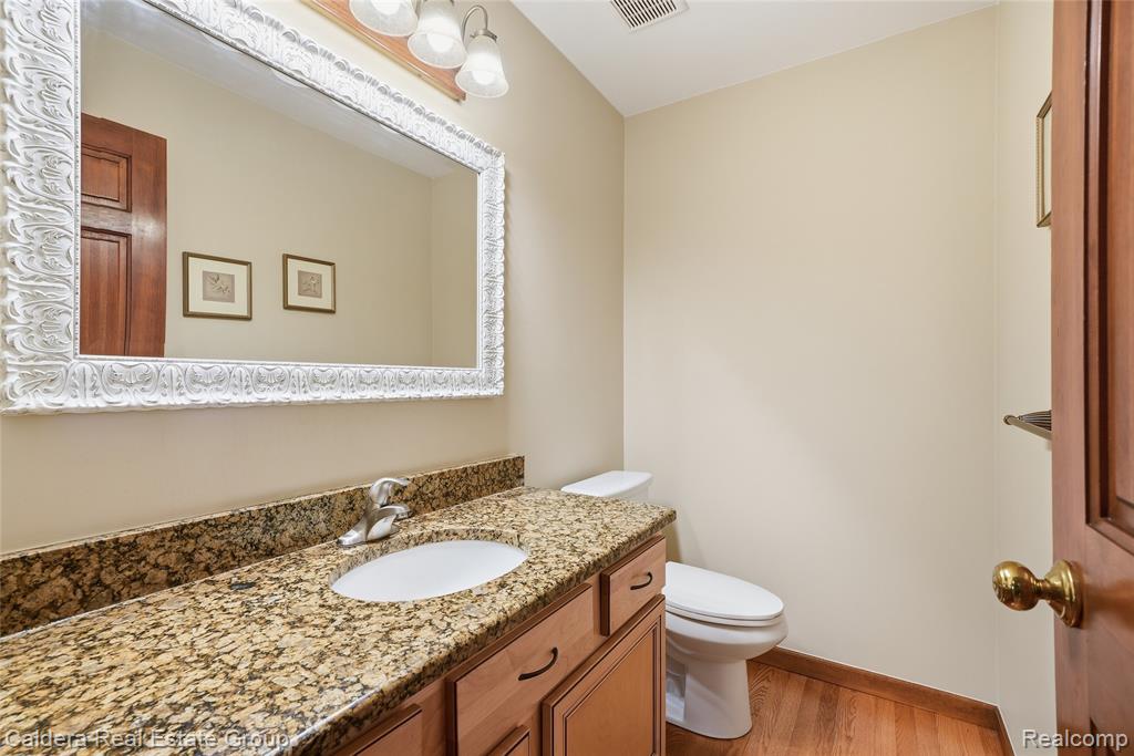 8915 Chestnut Run Drive, Utica, MI 48317 — Photo 23