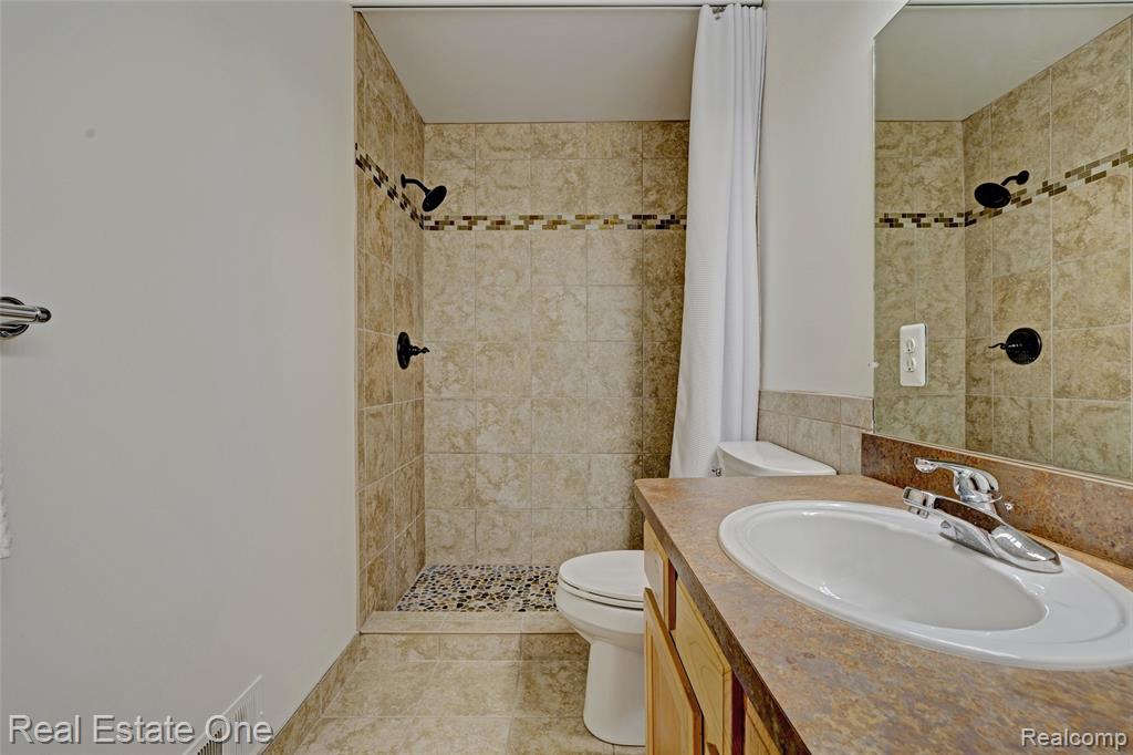 545 Sandhurst Street, Oxford, MI 48371 — Photo 35