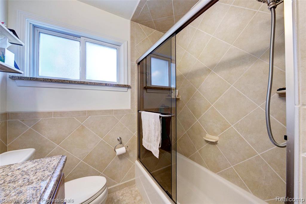 702 Woodlawn Avenue, Royal Oak, MI 48073 — Photo 27