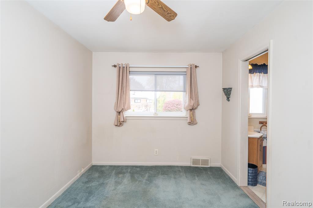 5247 Lyons Circle S, Warren, MI 48092 — Photo 26