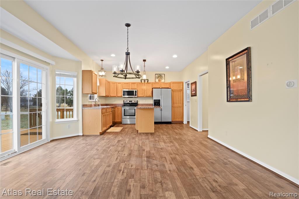4028 Grand Oaks Court, Burton, MI 48519 — Photo 15