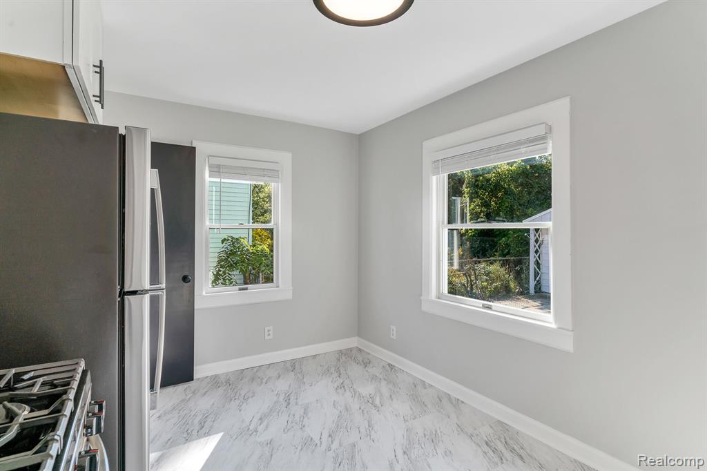619 VERMILYA Avenue, Flint, MI 48507 — Photo 10