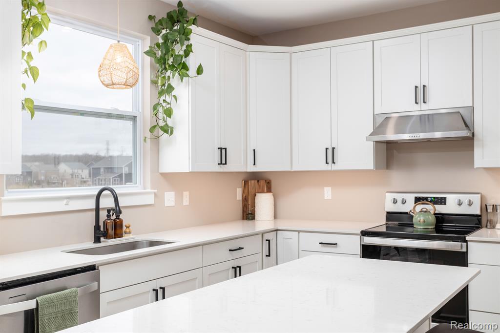 58790 SELLA Drive, South Lyon, MI 48178 — Photo 18