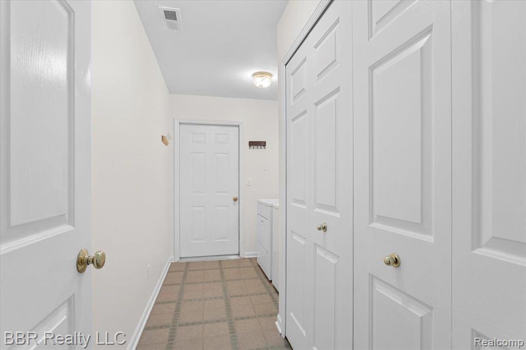 24007 FAIRLANE Boulevard, Woodhaven, MI 48183 — Photo 19
