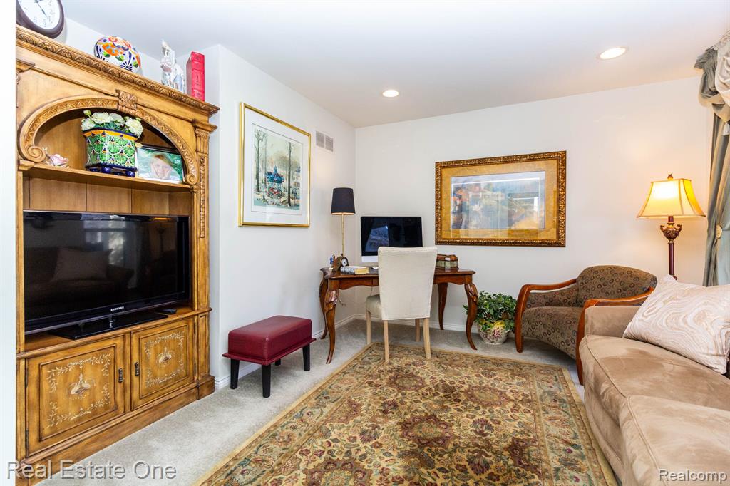490 FRANKLIN LAKE Circle, Oxford, MI 48371 — Photo 11