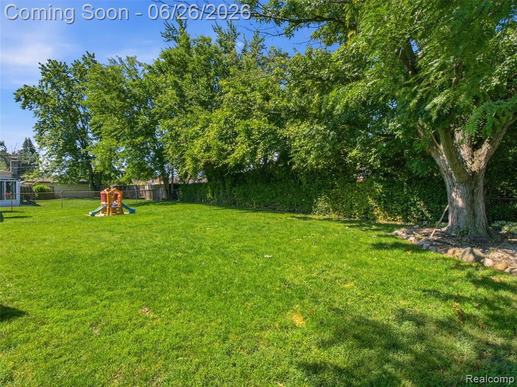 40963 Flagstaff Drive, Sterling Heights, MI 48313 — Photo 30