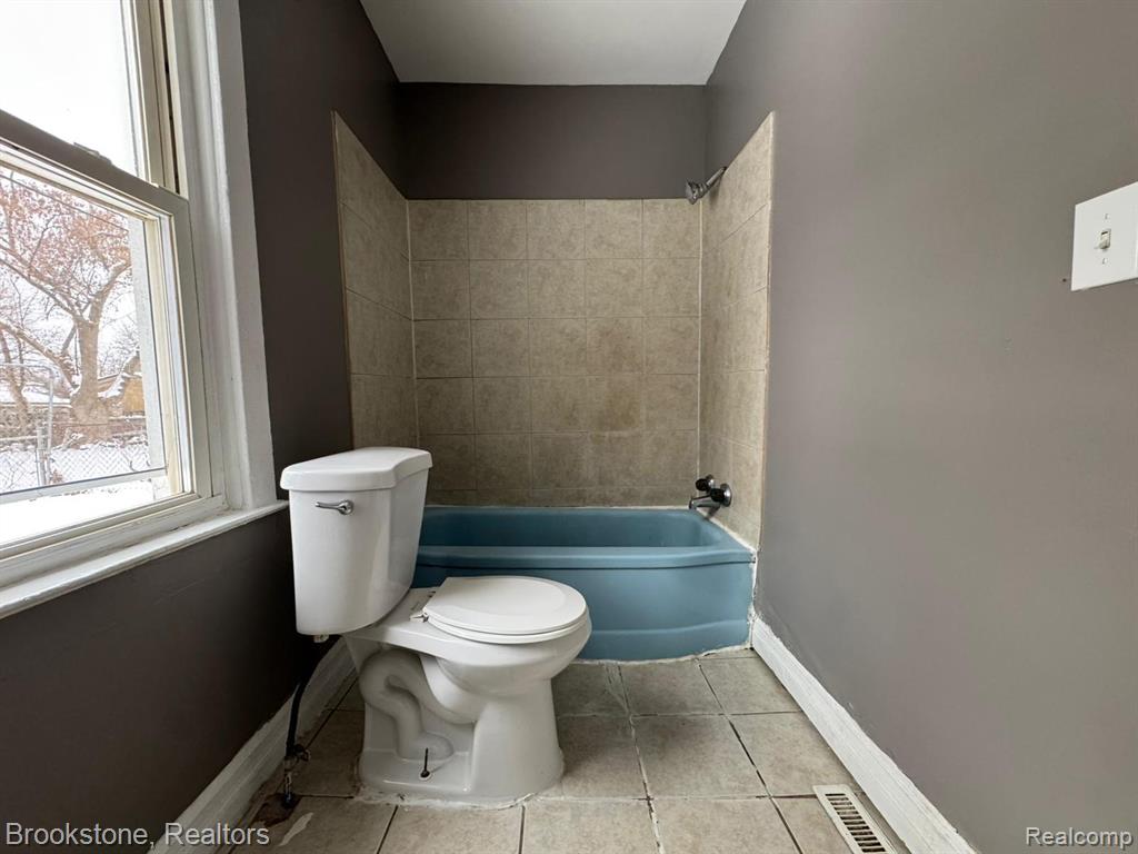 744 Saint Clair Street, Pontiac, MI 48340 — Photo 12
