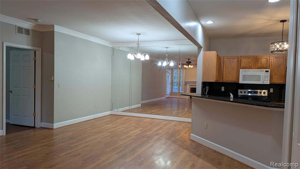 15286 CORNELL Drive, Clinton Twp, MI 48038 — Photo 4