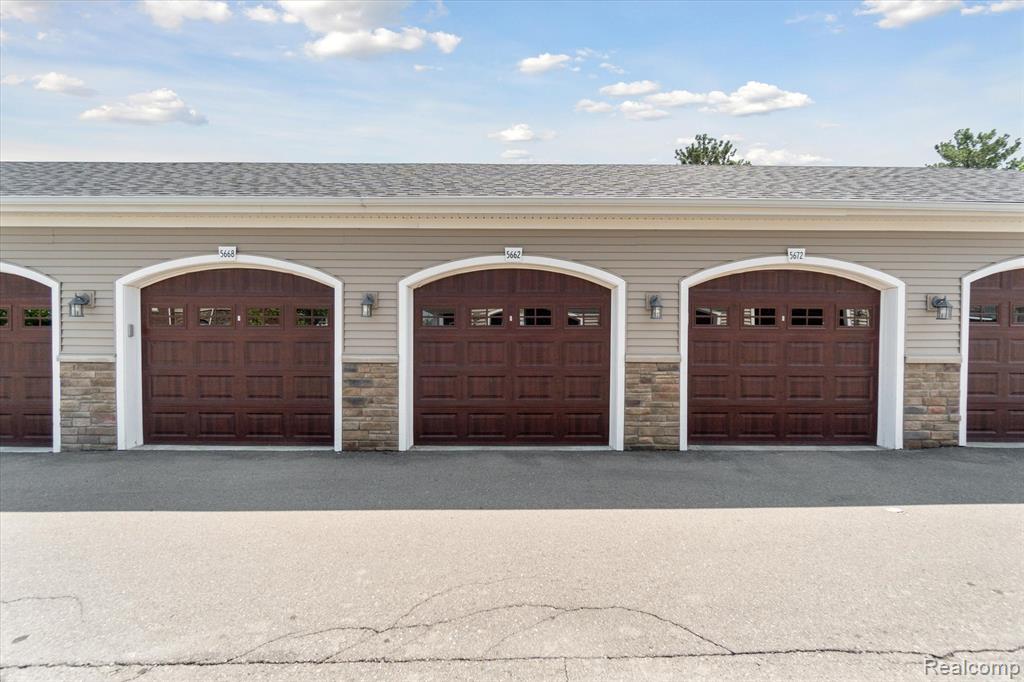 5662 Arbor Chase Drive, Ann Arbor, MI 48103 — Photo 24