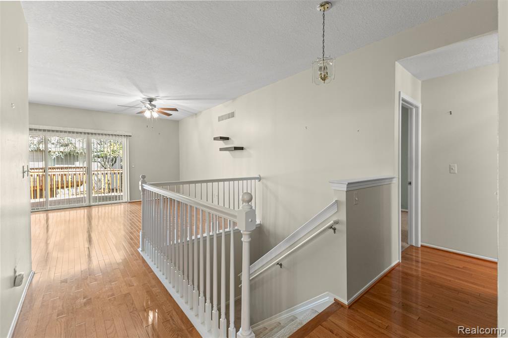6546 Quail Run Circle, Westland, MI — Photo 4