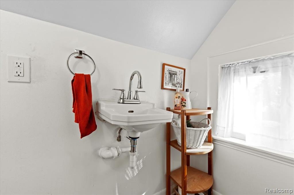 416 Plum Street, Wyandotte, MI 48192 — Photo 28