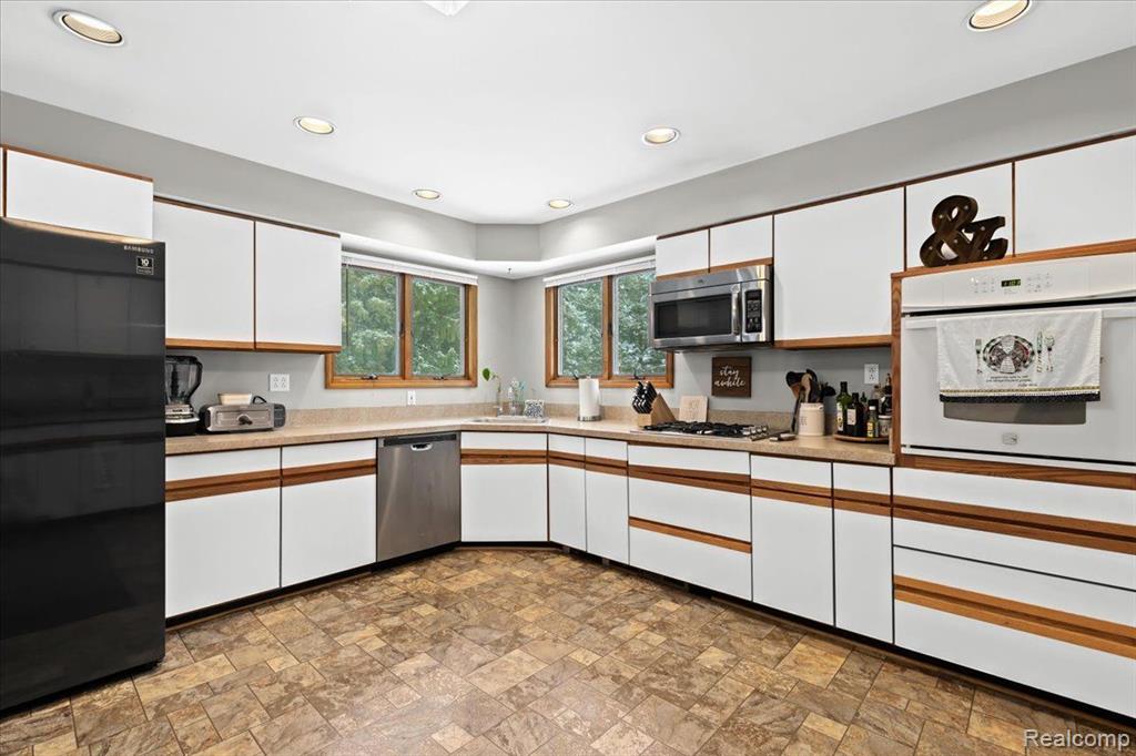 1415 ROSE CENTER Road, Fenton, MI 48430 — Photo 18