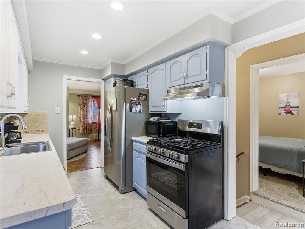 8878 Merriman Road, Livonia, MI 48150 — Photo 10