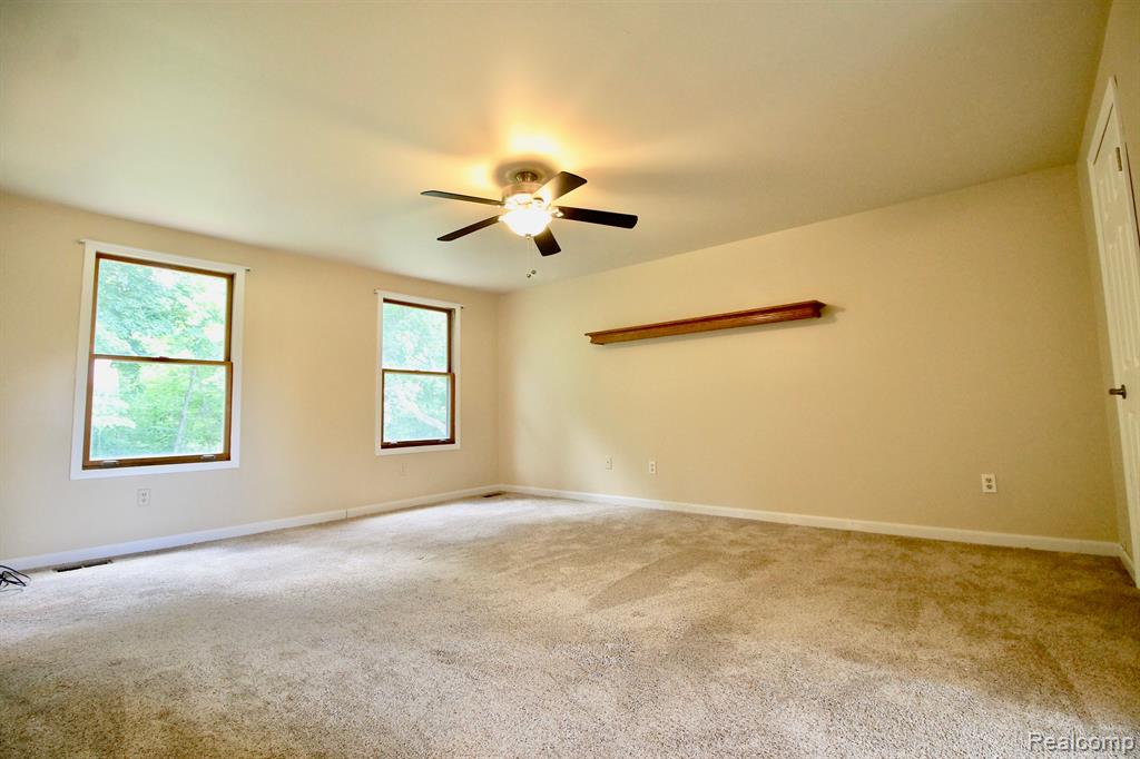 9296 Pine Hill Trail, Fenton, MI 48430 — Photo 12