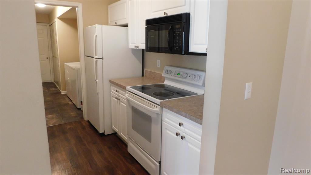 5204 PINE AIRES Drive, Sterling Heights, MI 48314 — Photo 8
