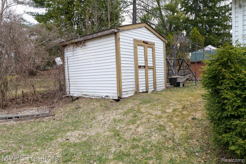 1721 Moffat Road, Leonard, MI 48367 — Photo 30