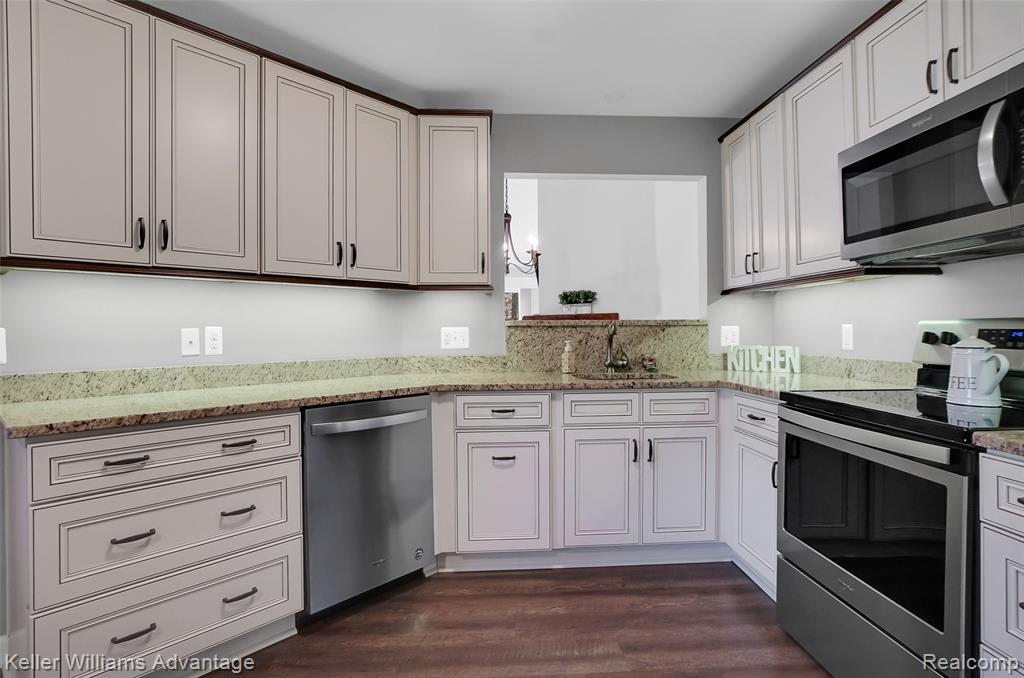 2750 Maple Forest Drive, Wixom, MI 48393 — Photo 8