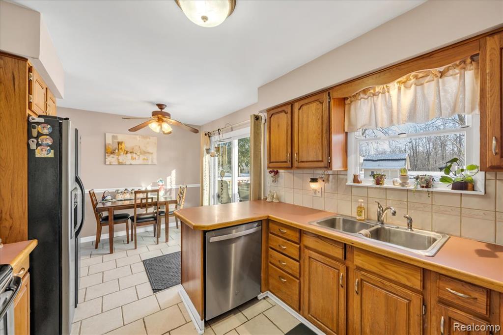 9169 Graytrax Road, Grand Blanc, MI 48439 — Photo 25