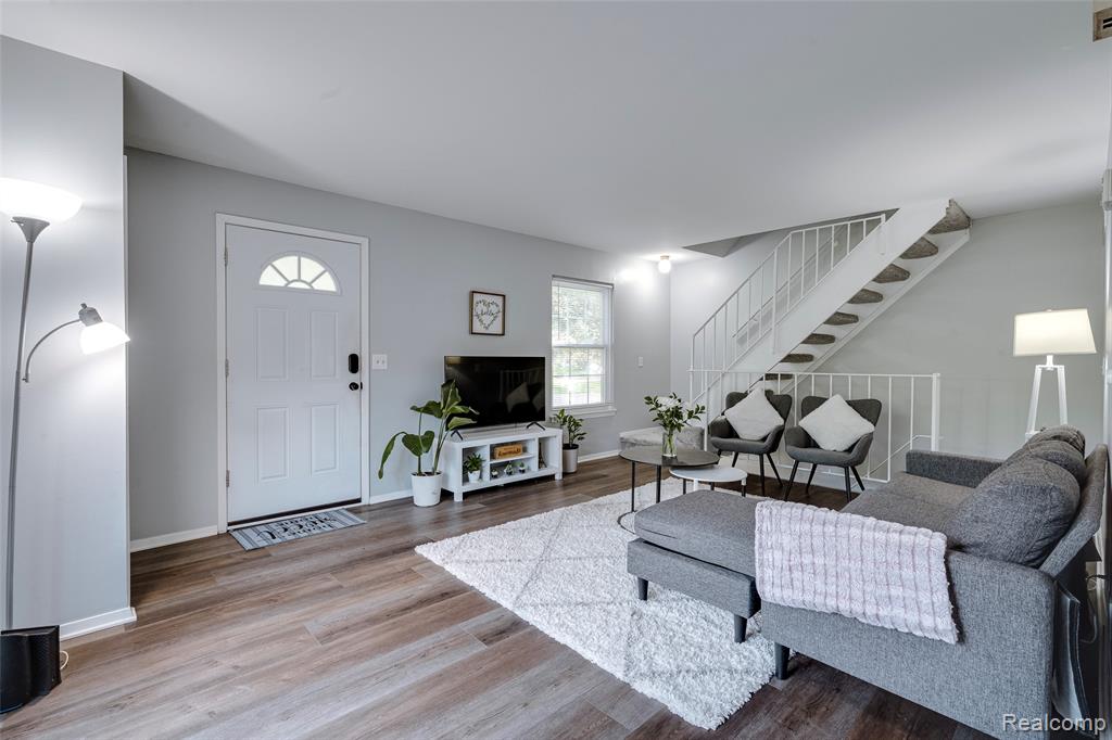 23404 N Rockledge, Novi, MI — Photo 2