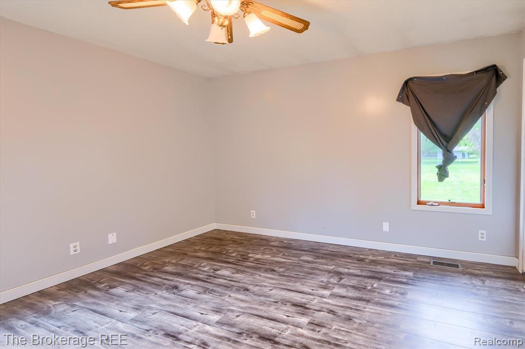 5495 E Coldwater Road, Flint, MI 48506 — Photo 30