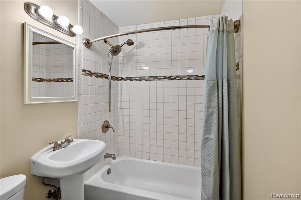 6337 Richalle Street, Brighton, MI 48116 — Photo 25