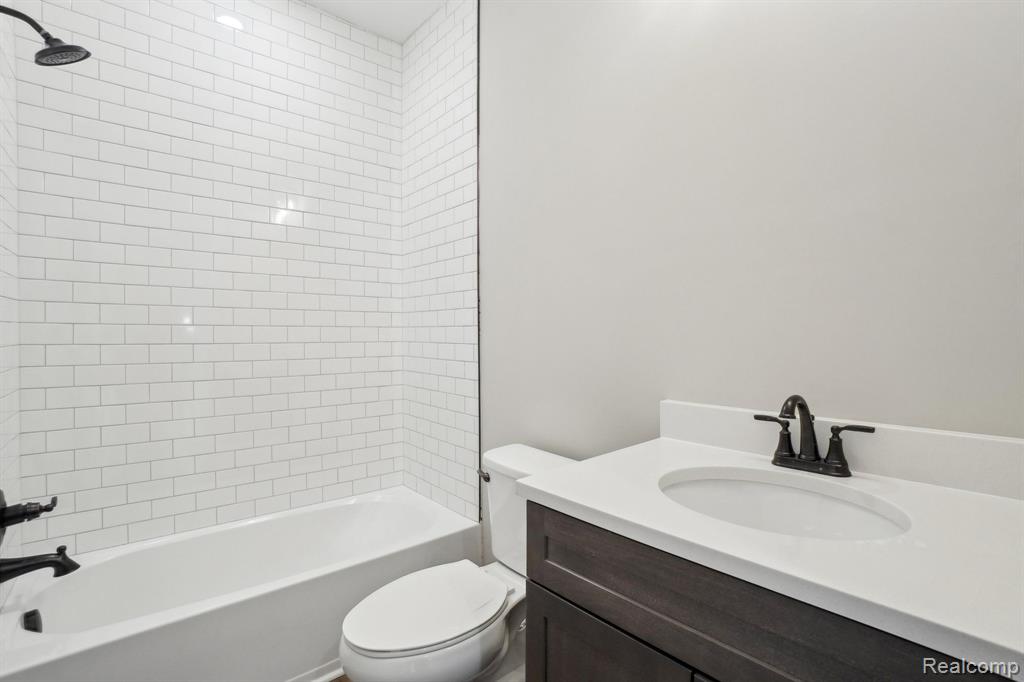 677 Round Rock Dr, Howell, MI 48843 — Photo 16