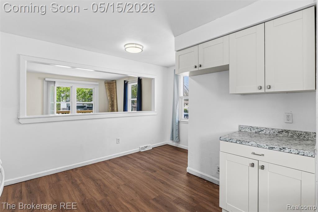 6430 Cloverton Drive, Waterford, MI 48329 — Photo 11