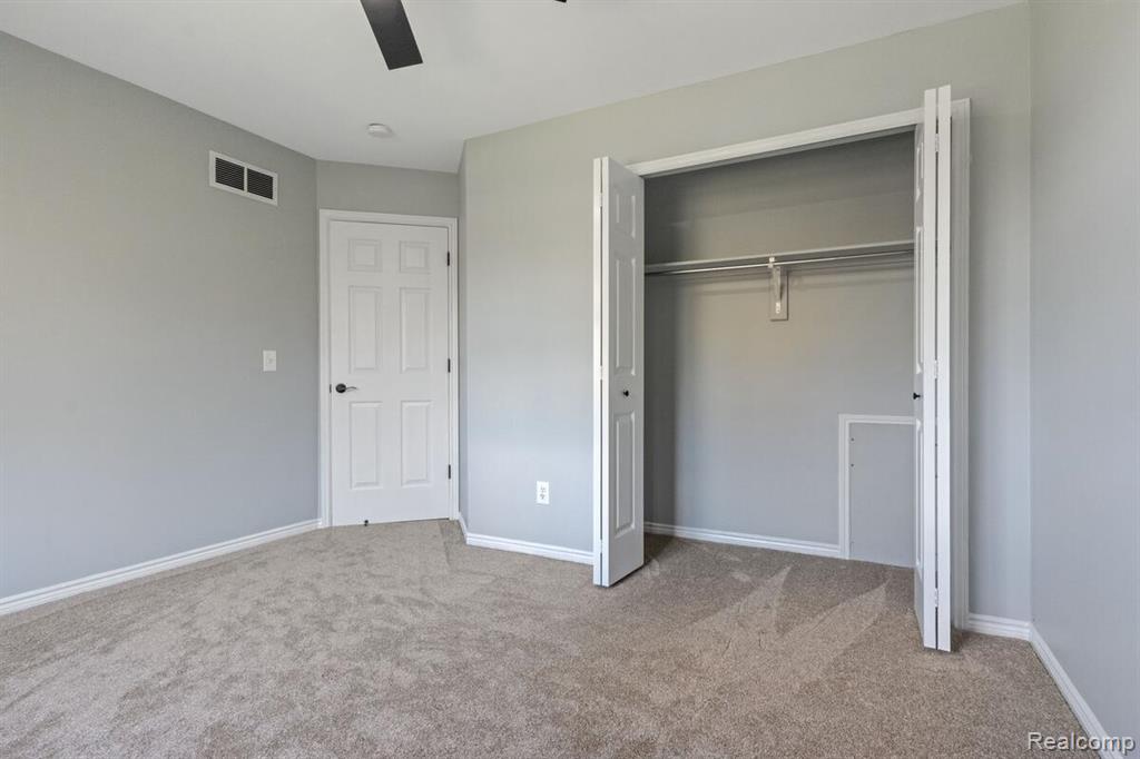 221 Maplewood Drive, 28, Clarkston, MI 48348 — Photo 28