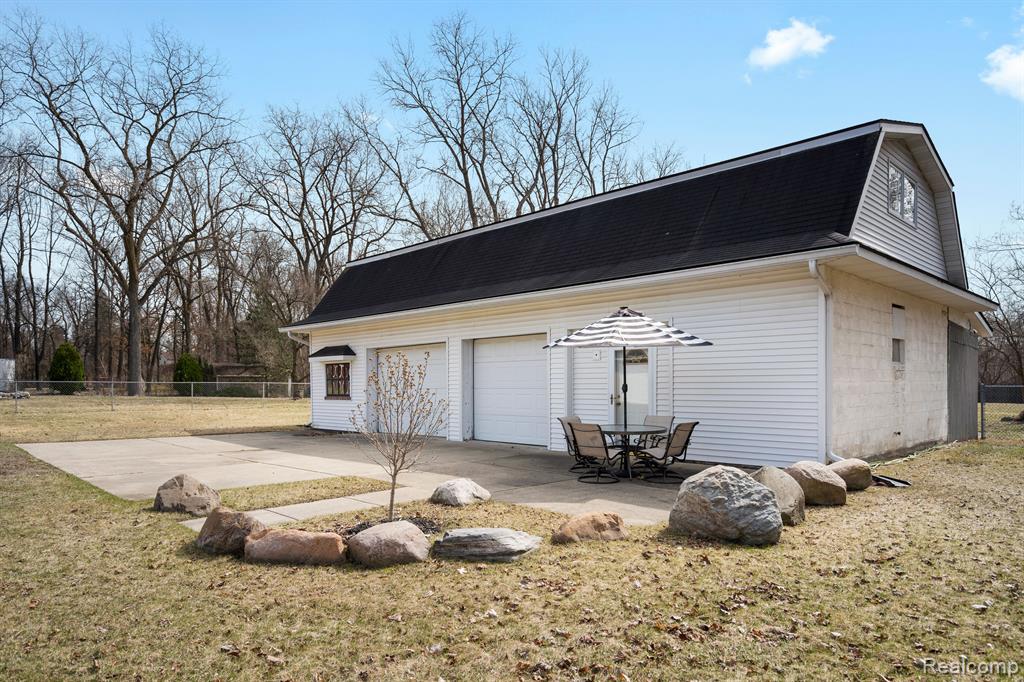 4339 FENMORE Avenue, Waterford, MI 48328 — Photo 38