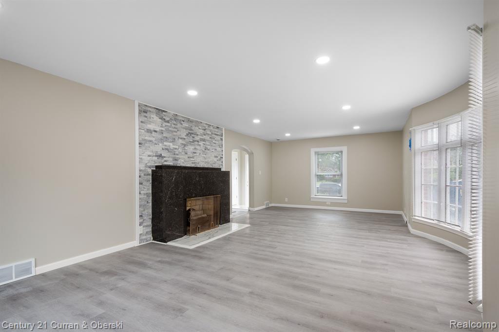 8771 E OUTER Drive, Detroit, MI 48213 — Photo 6