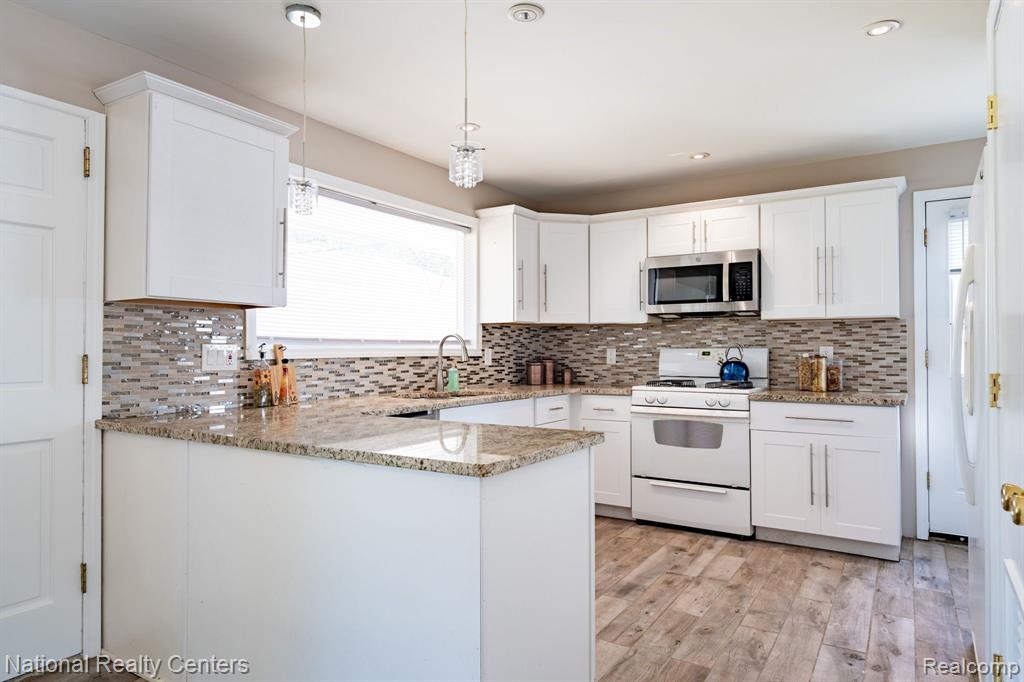 40960 MOORINGSIDE, Novi, MI — Photo 8