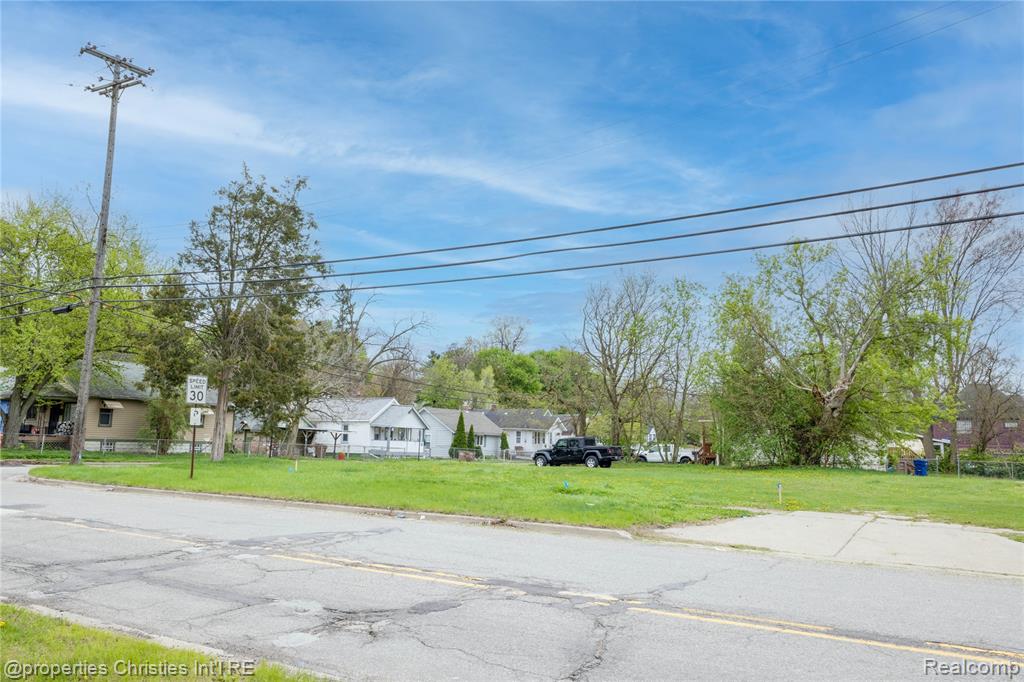 8 Myra Avenue, Pontiac, MI 48341 — Photo 6