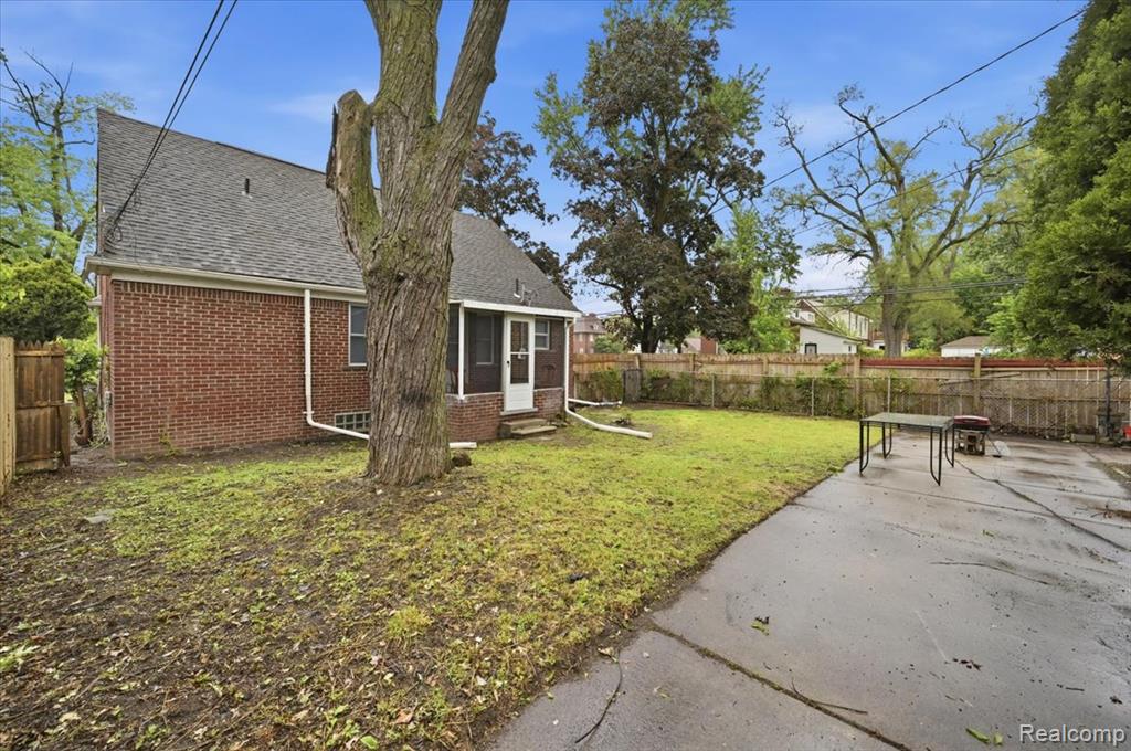 15376 Gilchrist Street, Detroit, MI 48227 — Photo 31