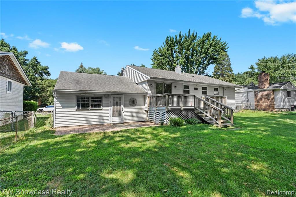 2370 Roselawn Street, Wolverine Lake, MI 48390 — Photo 23
