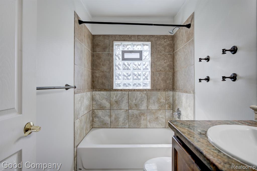 600 E Kalama Avenue, Madison Heights, MI 48071 — Photo 17